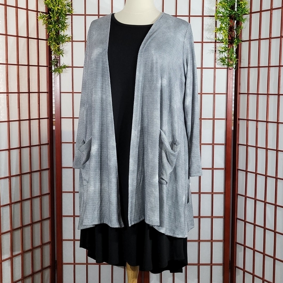 LuLaRoe Sweaters - NWT LuLaRoe Caroline Cardigan Sweater size XL
